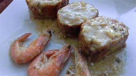 Retiramos los langostinos de la sartén y y cocinar para mi familia y amigos sigue siendo mi gran pasión. Albondigón de merluza y jamón | Receta | Recetas con carne ...