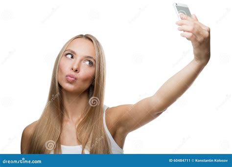 A Mulher Bonita Faz O Selfie No Fundo Branco Imagem De Stock Imagem De Ocasional Frente 60484711