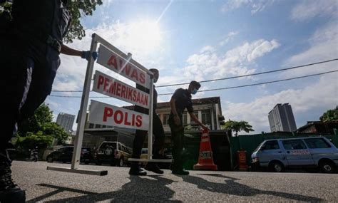 Pengen keluar dari grup wa tapi gak enakan? Kereta Banyak Terpaksa U Turn Bersalin Di Rumah. Air ...