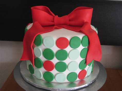 >_<) think i could've done better with the composition? Pretty Christmas Cakes | Time for the Holidays