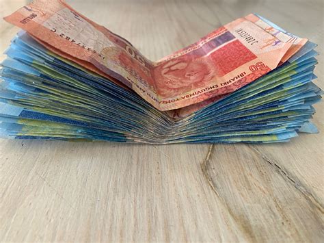 Most Counterfeit Banknotes Are R100s Here S How To Spot A Fake One