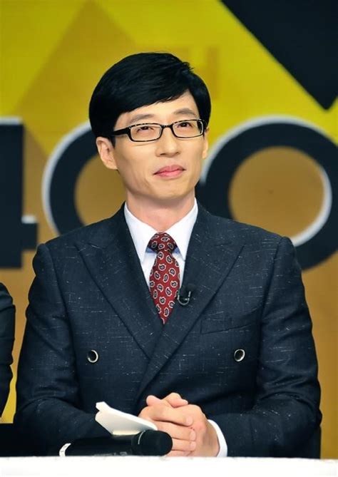 한국에 가장 영향력 있는 인물(종합) / 여권 정치인 유재석 암투병 팬 선행 역시 1인자 국민 mc 유재석 선행, 8년간 남몰래 기부 활동 무지개 상자 캠페인도 참여 유재석. 연예'연탄 천사' 유재석, 4년째 이어진 선행 | YTN