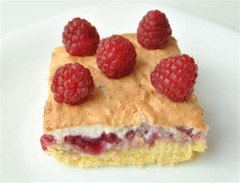 Add vanilla essence to the liquid. How to Make Louise Cake: 10 Steps (with Pictures) - wikiHow
