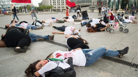 Gaza Opfer Flashmob Vor Dem Hauptbahnhof Bz Die Stimme Berlins
