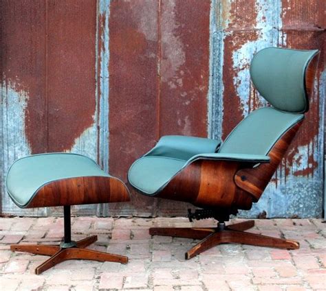 Whether used in the entryway, living room or bedroom, it will be the showpiece that completes the room. George Mulhauser Mr Chair Lounge & Ottoman by Plycraft 50s ...
