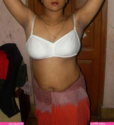 Spreading Pussy In Saree Sexy Photos