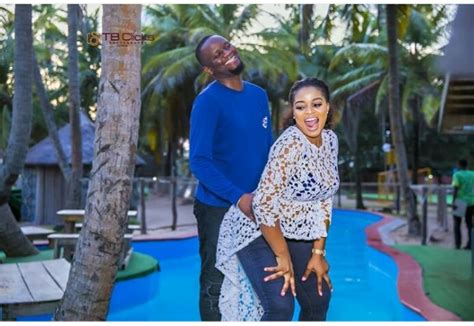 Lady Gives Her Fiance Doggy Style Pose In Pre Wedding Photos Romance
