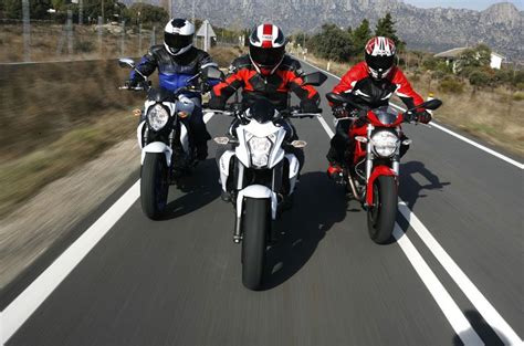 Galer A De Fotos De La Comparativa Naked Ducati Kawasaki Er N Y Suzuki Gladius