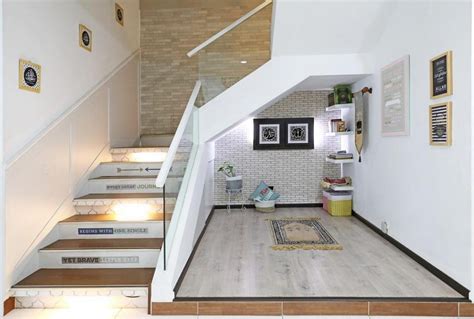 desain interior mushola minimalis bawah tangga   rumah