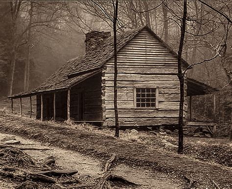 A Old Appalachian Log Cabin Old Cabins Abandoned Farm Houses Secluded Cabin