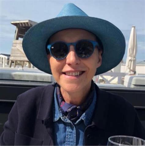 Последние твиты от barbara mertens (@bisy129). Covid-19: le coup de gueule de Barbara Mertens (Télévie ...