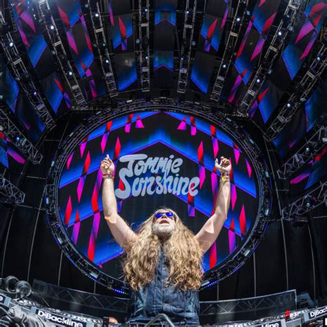 [premiere] tommie sunshine ultra music festival 2014 live set [free download] this song is sick