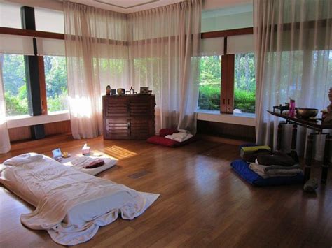 Whether you do yoga at home, the gym or a studio, you'll want these! 10 Home Yoga Studio Designs You'll Love