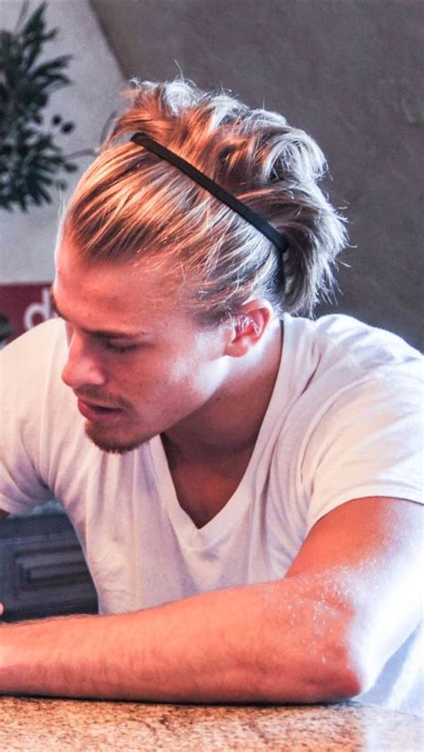 A headband that goes across the forehead is so trendy. I don't care I love the head band | Long hair styles men ...
