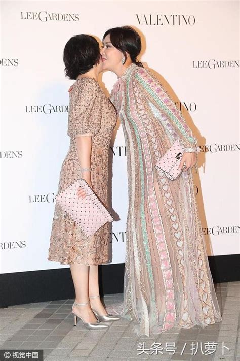 She began modeling at 8. Liu Jia Ling Yu He Chao Qiong ， Pao Kai Gou Xue De Hao Men ...