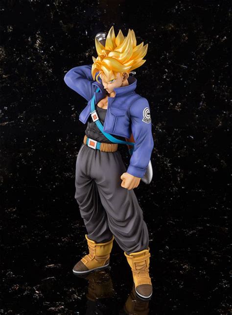 The user gets an aura almost exactly like the false super saiyan, the users hair turns the color of false super saiyan and there eyes go completely white there hair also grows longer. Figuarts ZERO EX - Super Saiyan Trunks