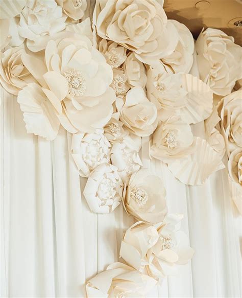 15 Chic Ways to Use Paper Flowers at Your Wedding | Paper flowers