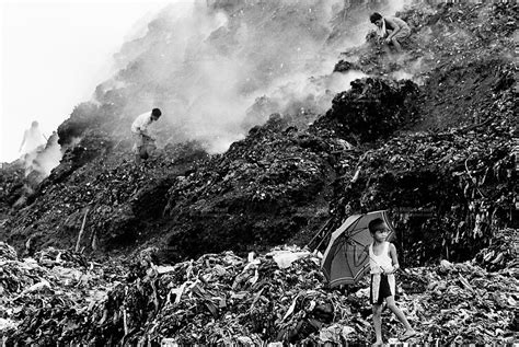 Philippines Smokey Mountain Life On Garbage Heap Didier Ruef