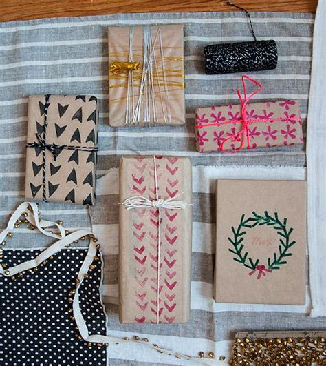 Add a special touch to presents with these easy diy gift wrapping ideas. Projects: 21 Unique Gift Wrapping Ideas - Stamping