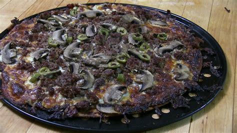 Ground Beef And Mushroom Pizza With Black Garlic Pizza Sauce Youtube