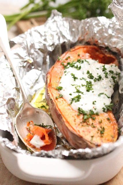 Patate Douce Rôtie au Four Sauce au Yaourt de Brebis aux Fines