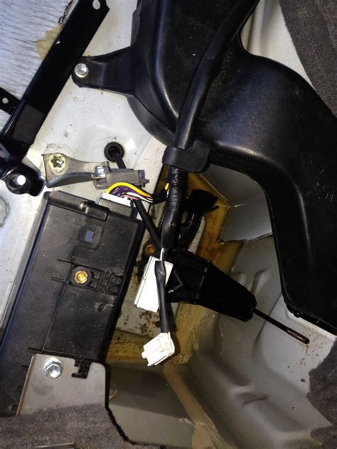 I also found out how to open my back awesome battery for my 09 prius with keyless entry. Found water in the 12V auxiliary battery of the right side hatch compartment and where the ...