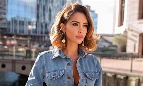 Nabilla jeune est à l'opposé de ce qu'elle deviendra adulte. Nabilla Benattia: elle dévoile sa marque de maquillage Nab ...