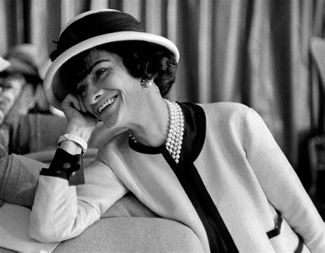 Revolutionary fashion designer coco chanel was raised in a convent where she learned to sew. 15 datos que no conocías de la vida de Coco Chanel