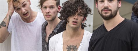 matty healy from 1975 kisses male fan during dubai concert wikiblog