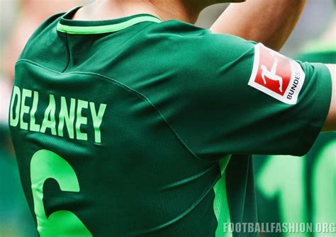 Das w auf dem trikot, die meisterschale glänzt noch. werder-bremen-trikot-2017-2018-nike (2) - FOOTBALL FASHION.ORG