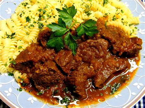 The earliest use of the word in english is cited by the oxford english dictionary as from 1699 (fiacres or hackneys, hung with double springs). Fiaker-Gulasch von Merceile | Chefkoch.de