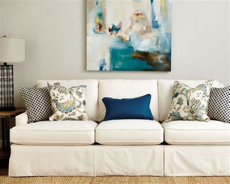 Guide To Choosing Throw Pillows How To Decorate Living Room Pillows