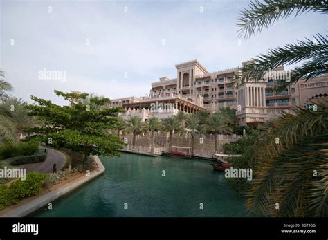 Al Qasr Hotel Madinat Jumeirah Dubai Stock Photo Alamy