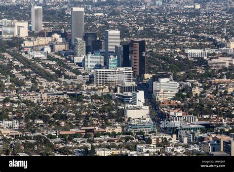 Aerial View Of Wilshire Blvd Miracle Mile Neighborhood In Los Angeles