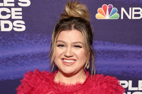 Kelly Clarkson Returns To The Voice To Sing Christmas Tune Trendradars