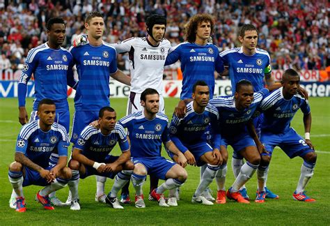 Ayaktakiler Oturanlar | Chelsea 2011-2012