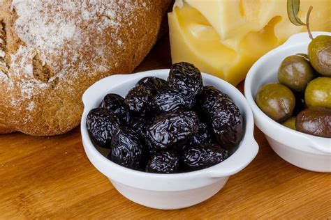 olive nere al forno la ricetta dell antipasto sfizioso