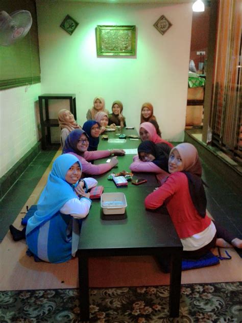 Sejak pandemi, banyak orang yang memulai hobi baru, salah hal ini berguna untuk menghindari ikan cupang agar tidak melompat keluar. ~sWeet SmiLe N sWeet LiFe~: ::makan-makan:: tempat makan ...