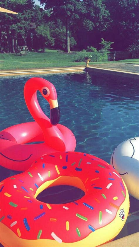 Summer Pool Floats Kylie Jenner Style Pool Decor Creative Instagram Photo Ideas Sunset