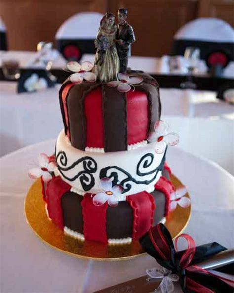 Hier gibt es die schaurigsten halloween rezepte, halloween diys, halloween deko ideen und kostüme zu halloween. Halloween Kuchen Deko - wahnsinnige Torten Ideen ...