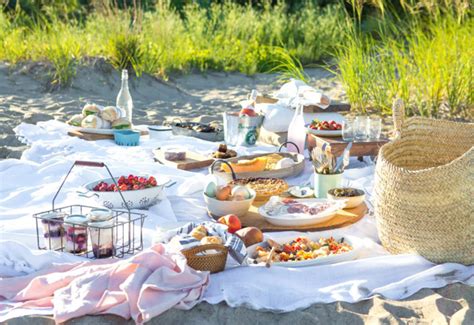 Tips For A Summer Beach Picnic Heinens Grocery Store