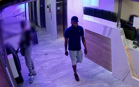 Woman Robbed At Gunpoint Inside Bronx Hotel Crook Still On The Loose Cops Amnewyork