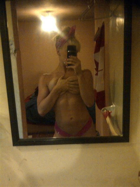 Taya Valkyrie Topless 5 Photos Thefappening