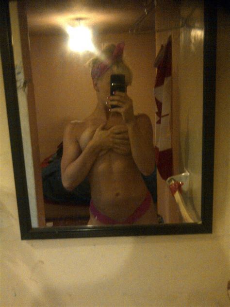 Taya Valkyrie Topless Photos TheFappening