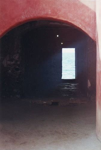 Photo Goree Island Long Shot Of The Door Of No Return The Tunnel