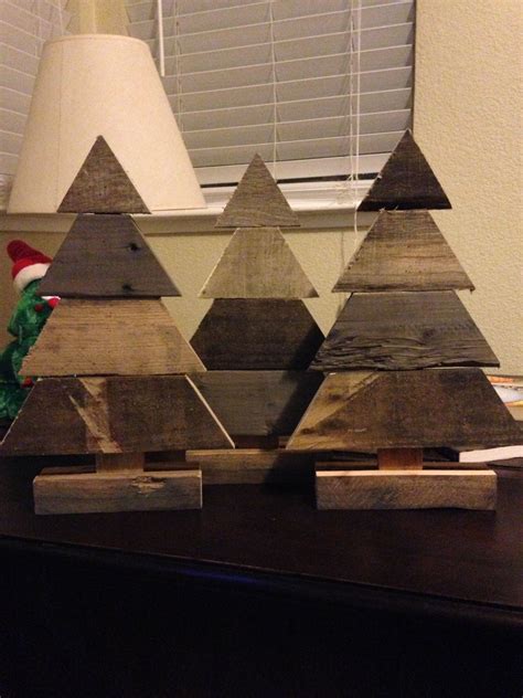 10 Wooden Pallet Christmas Trees