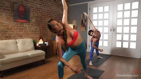 Jessica Fox Tony Orlando In Hot Shemale Does Erotic Yoga