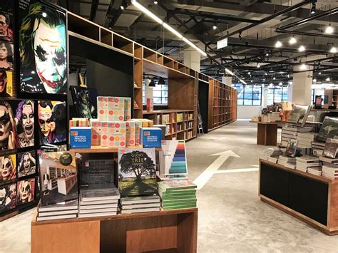 Besides selling books at 50% to 80% off its regular price like its counterparts, the store also houses a cafe, event spaces, as well as reading. Bookxcess Tamarind Square Cyberjaya: Biggest 24-Hour ...