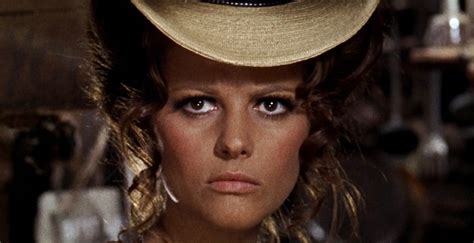Un altro anno se n'è andato e per il prossimo voglio augurarti tanta gioia. Gli 80 anni di Claudia Cardinale, icona del cinema italiano