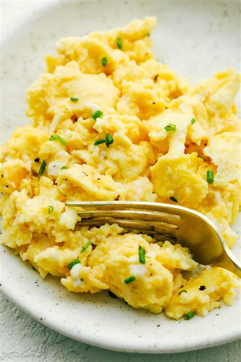 How To Make The Best Scrambled Eggs Ever Foods Geek